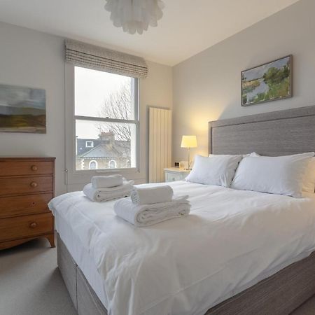 2 Bedroom Apartment Hammersmith Grove Sleeps 4 Londen Buitenkant foto