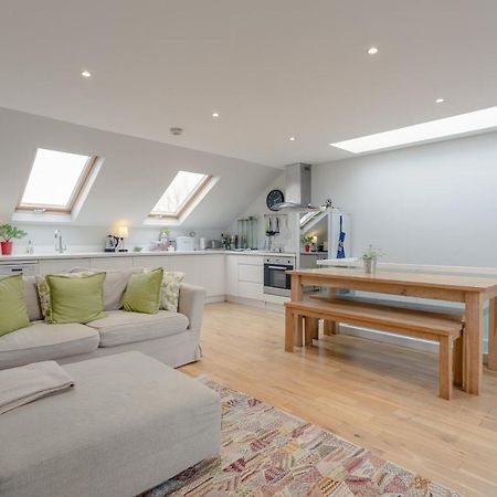 2 Bedroom Apartment Hammersmith Grove Sleeps 4 Londen Buitenkant foto