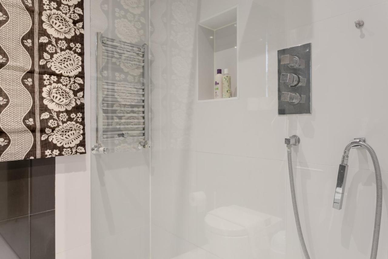 2 Bedroom Apartment Hammersmith Grove Sleeps 4 Londen Buitenkant foto