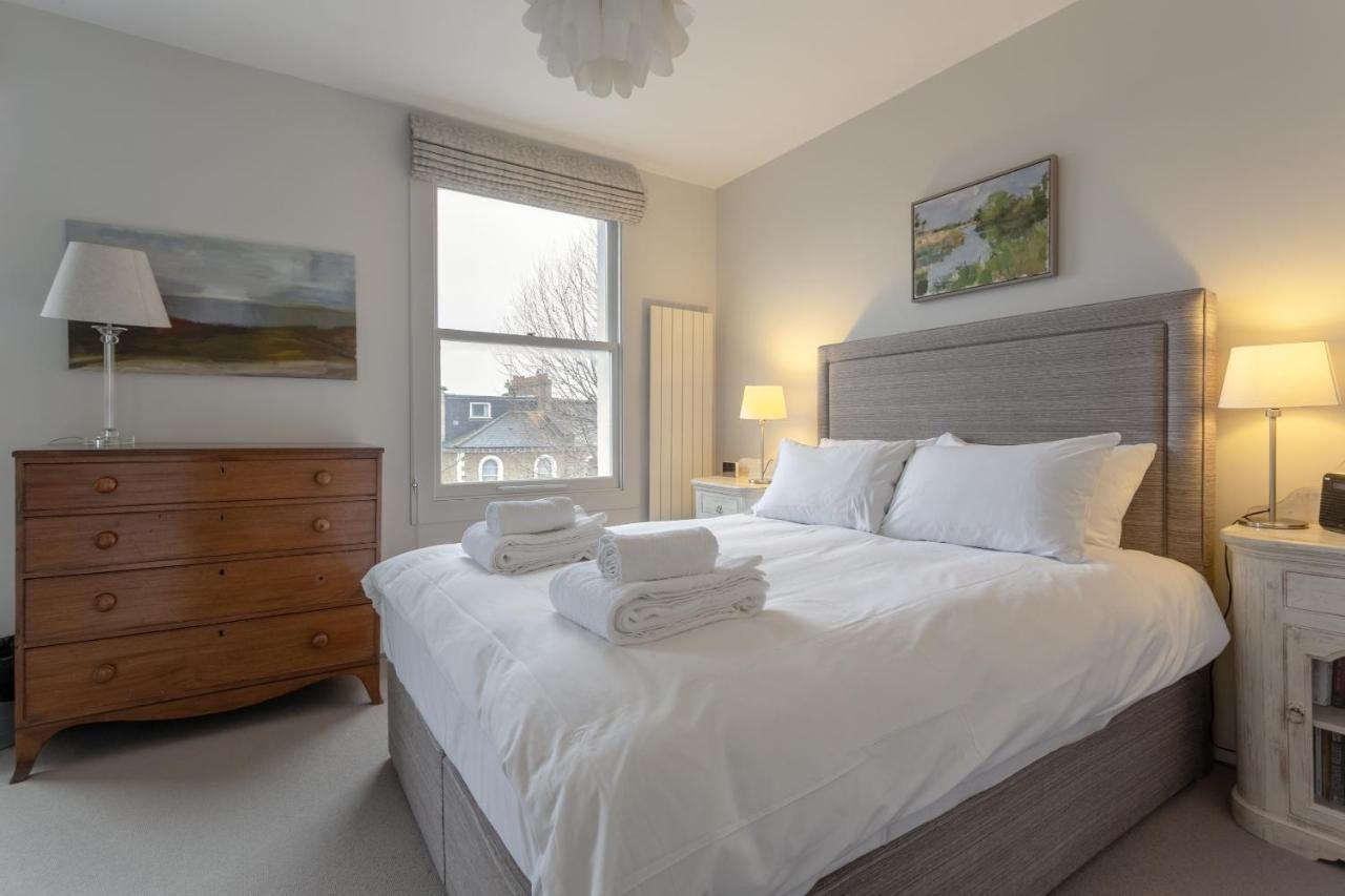 2 Bedroom Apartment Hammersmith Grove Sleeps 4 Londen Buitenkant foto
