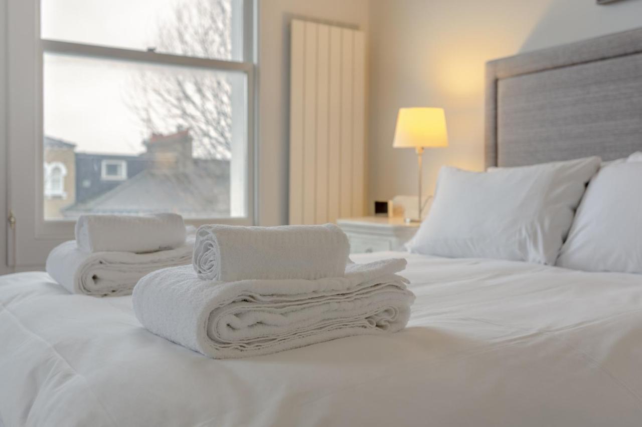 2 Bedroom Apartment Hammersmith Grove Sleeps 4 Londen Buitenkant foto
